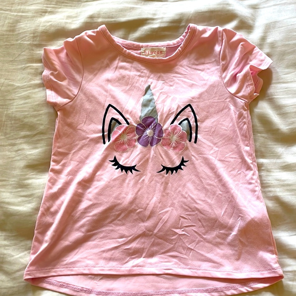 ✨NEVER WORN✨ Girls Unicorn shirt